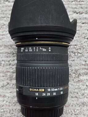 Sigma 18-50mm f/2.8 EX DC Macro Lens (Canon Mount)